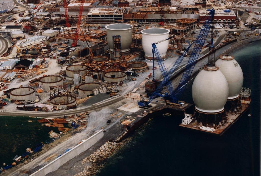 Egg-Shaped Digesters Offloading in Boston with 1200 ton Lampson Crane