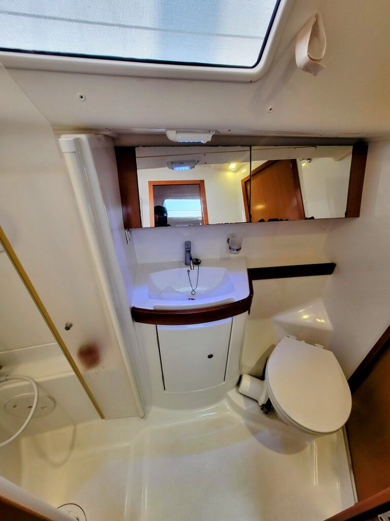 Beneteau 40 Head with Separate Shower